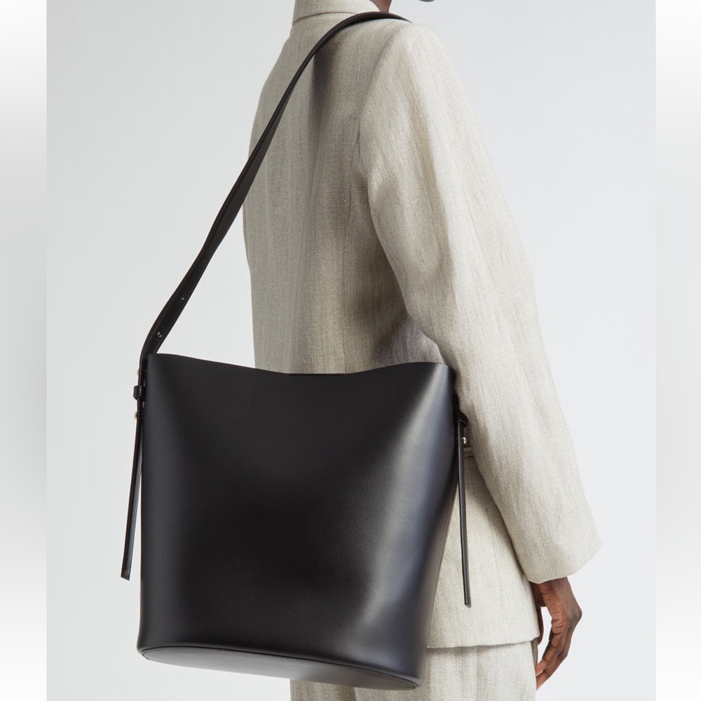 Yvonne kone Leo leather bucket bag